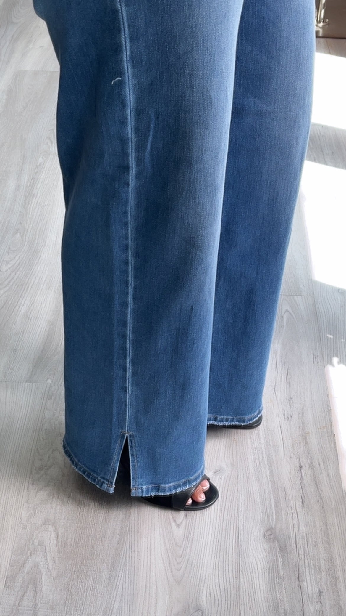 MED WASH FLARE JEAN