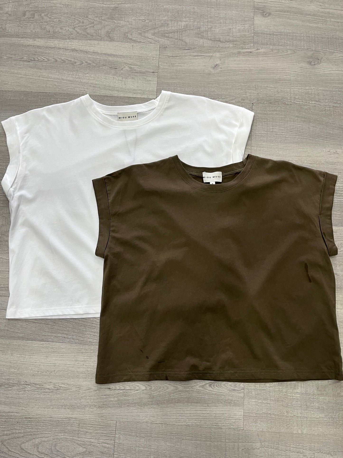 WHITE & GREEN TSHIRT