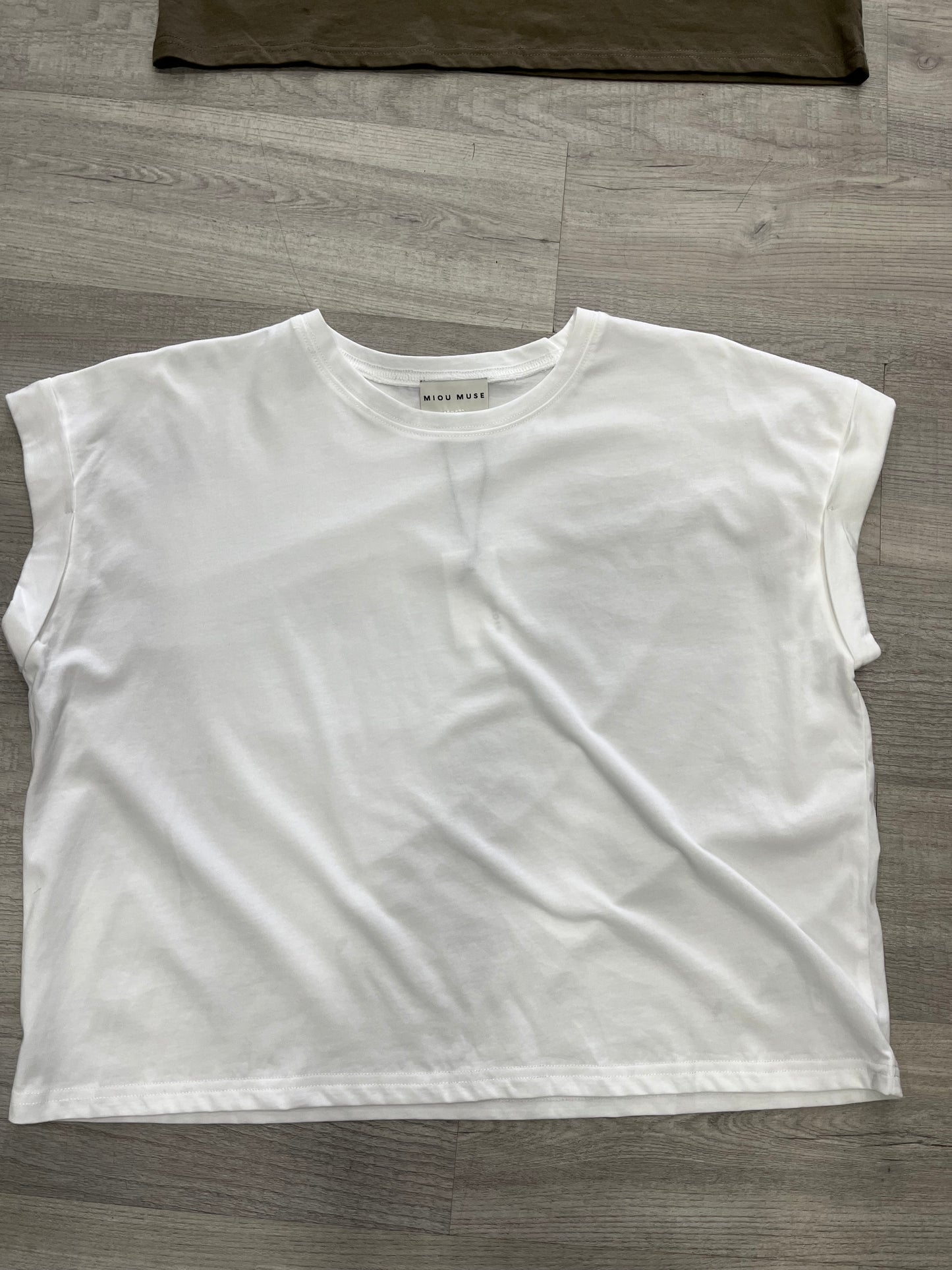 WHITE & GREEN TSHIRT