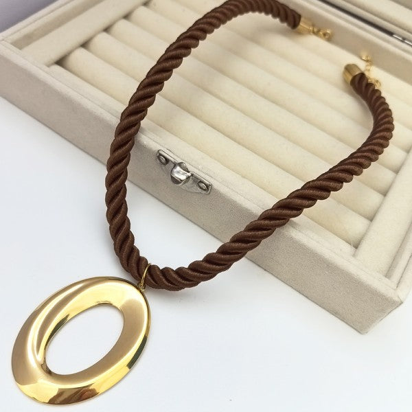 GOLD CIRCLE NECKLACE
